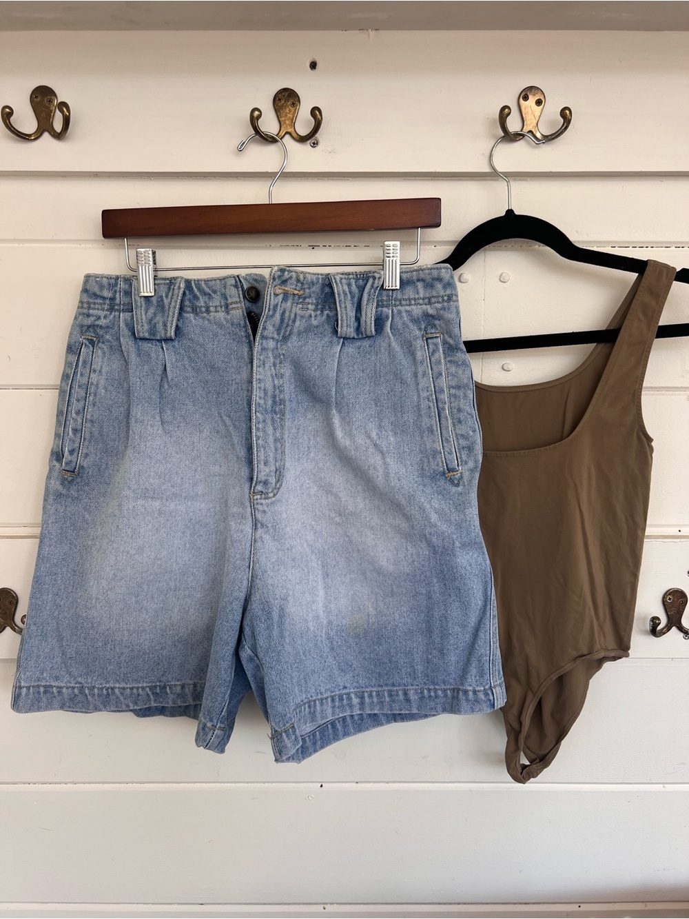 Vintage Rafaella Light Wash Pleated Denim Shorts. Sz. 10.